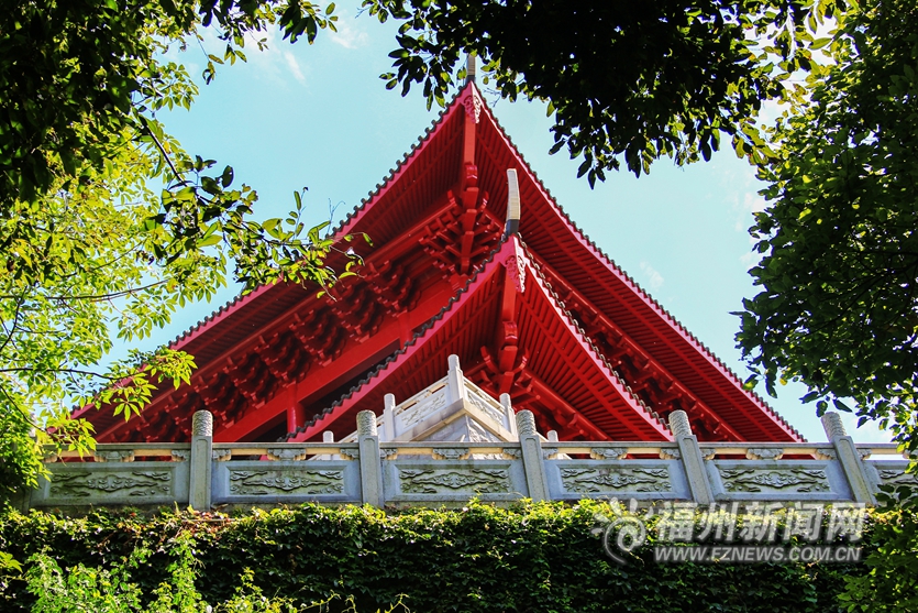 屏山涵黛独登楼